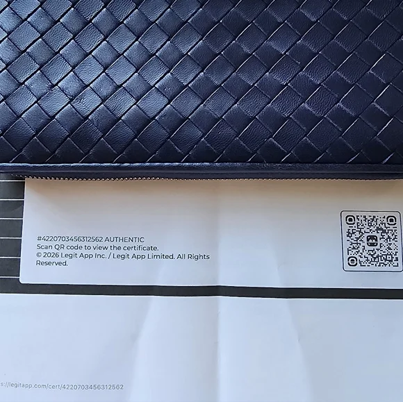 Bottega Veneta Leather Wallet in Deep Blue - Authencity Cert - Picture 13 of 13